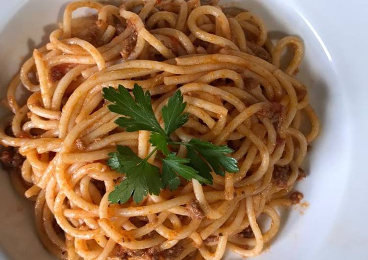 Recipe of Homemade Bolognese spaghetti