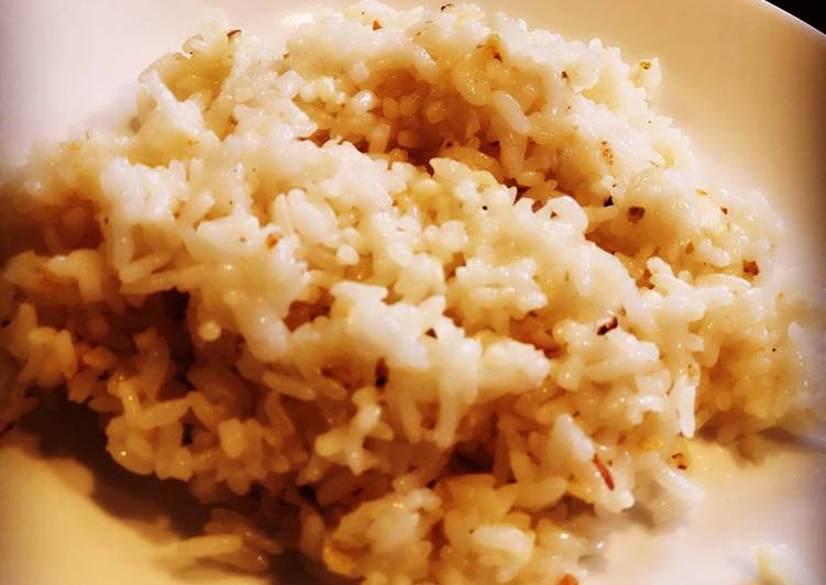 How to Prepare Homemade Simple Garlic Fried Rice
