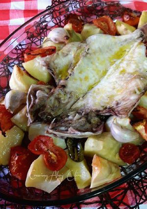 Una foto de Breca al horno con escamas de sal piramidal al limón