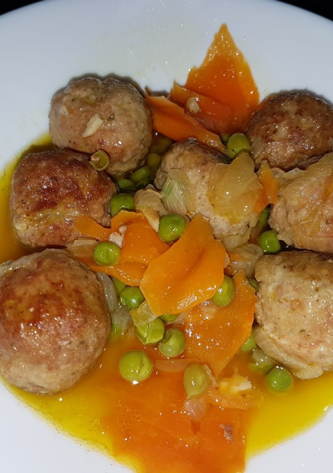 Una foto de 🗣✅Albóndigas a la jardinera🍽
