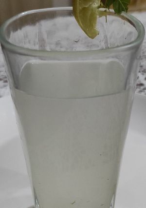 Una foto de Agua de áloe vera y limón 🍋