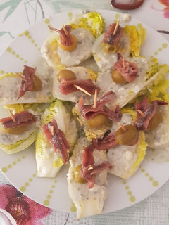 Una foto de Ensalada con queso roquefort tibio