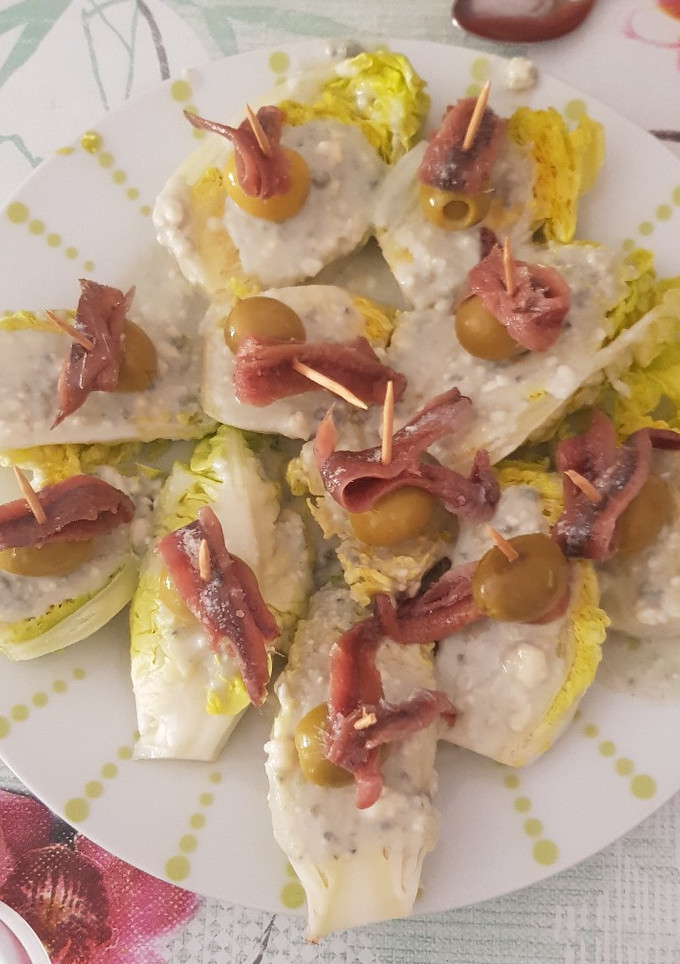 Una foto de Ensalada con queso roquefort tibio