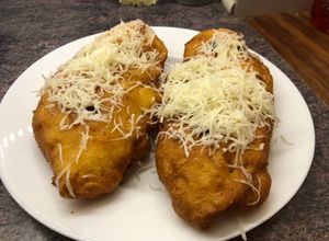 Fenyvesi töltött lángos recept fotója