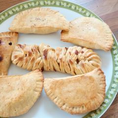 A picture of Baked chicken pie.