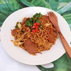 A picture of Mie goreng kari.