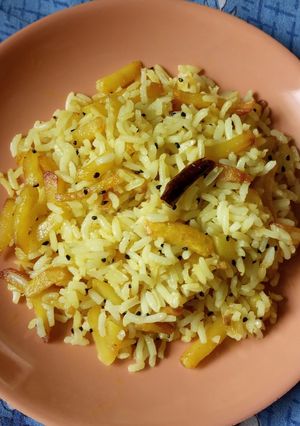 চটজলদি ভাতভাজা(chotjoldi bhat bhaja recipe in Bengali) রেসিপির প্রধান ছবি