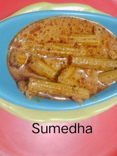 शेवग्याच्या शेंगांची रस्सा भाजी (Shevgyachya Shenganchi Rassa Bhaji Recipe In Marathi) रेसिपी चे मुख्य फोटो