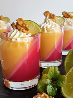 Una foto de Vasitos de Lemon Curd, Fresa y Nueces!!!
