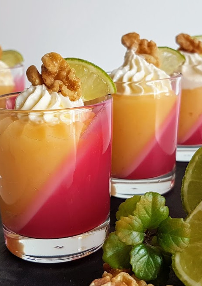 Una foto de Vasitos de Lemon Curd, Fresa y Nueces!!!