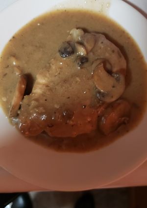 A picture of Mushroom porkchops.