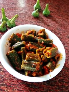 मसाला भिंडी (Masala bhindi recipe in Hindi) रेसिपी मुख्य फोटो