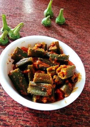 मसाला भिंडी (Masala bhindi recipe in Hindi) रेसिपी मुख्य फोटो