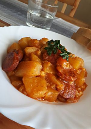 Paprikáskrumpli tarhonyával recept fotója