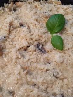 Una foto de Risotto de pollo con champiñones