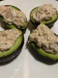 Aguacates rellenos de atún