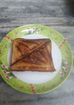 A picture of Paneer capcicum carrot sandwich.