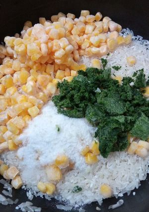 Una foto de Arroz con choclo y pesto de espinaca