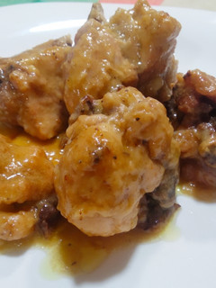 Una foto de Pollo al ajillo