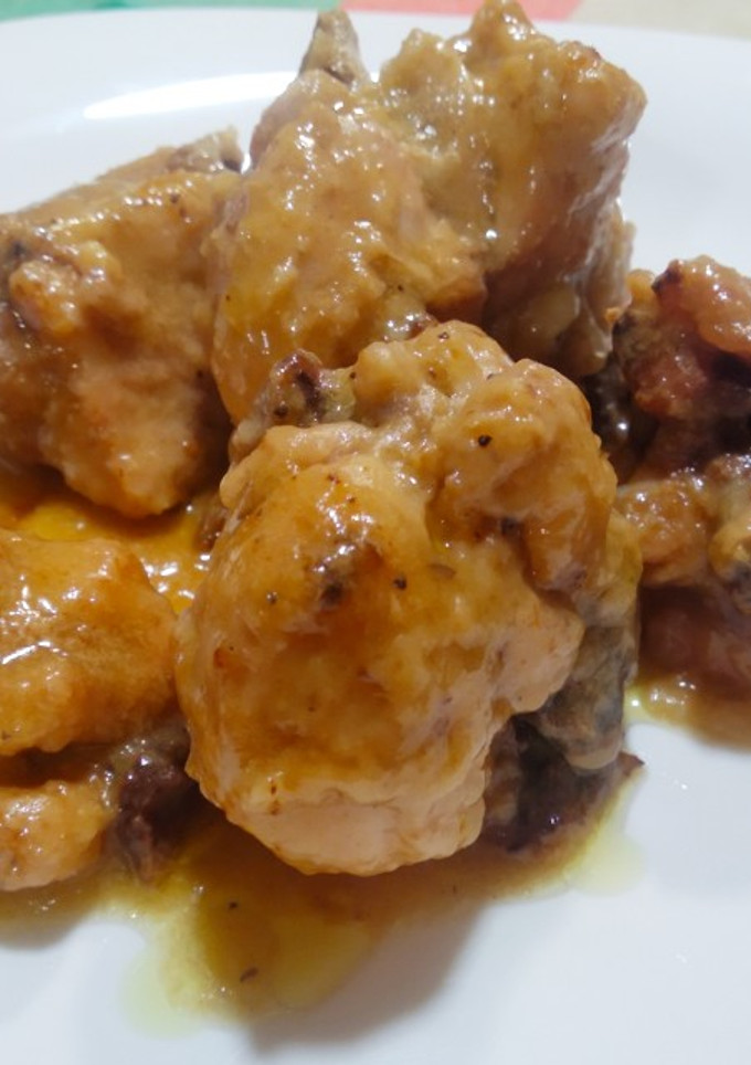 Una foto de Pollo al ajillo
