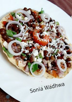 A picture of Special Masala Papad.
