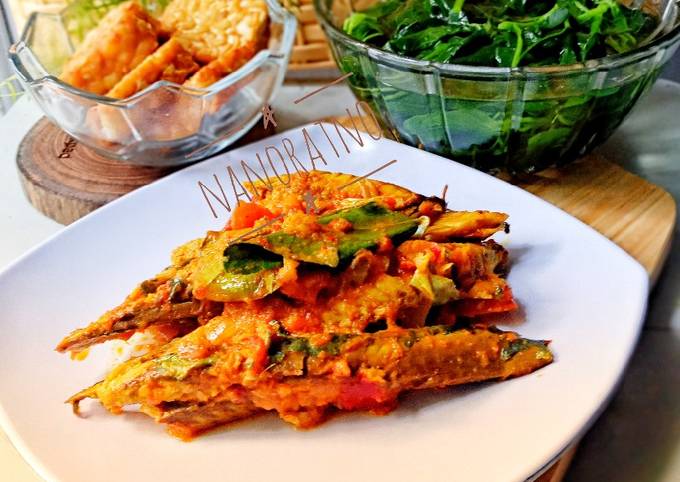 Ikan Salem Pedas + Sayur Bayam + Tempe Goreng