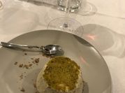 Una foto di ricette dolci con albumi e pistacchio