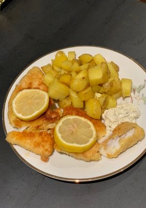 Panierter Fisch mit Bratkartoffeln Rezepthauptbild
