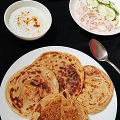 A picture of Chicken mini laccha paratha.