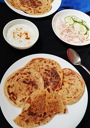 A picture of Chicken mini laccha paratha.