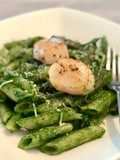 Spinach penne with panfried scallop