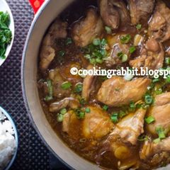 A picture of Chicken adobo.
