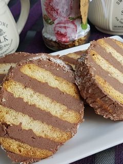 Csíkos kekszes süti recept fotója