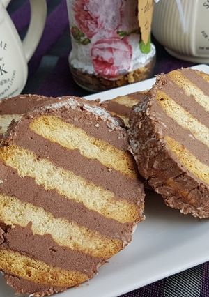 Csíkos kekszes süti recept fotója