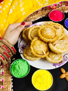 रसीली चन्द्रकला गुजिया (rasili chandrakala gujiya recipe in Hindi) रेसिपी मुख्य फोटो