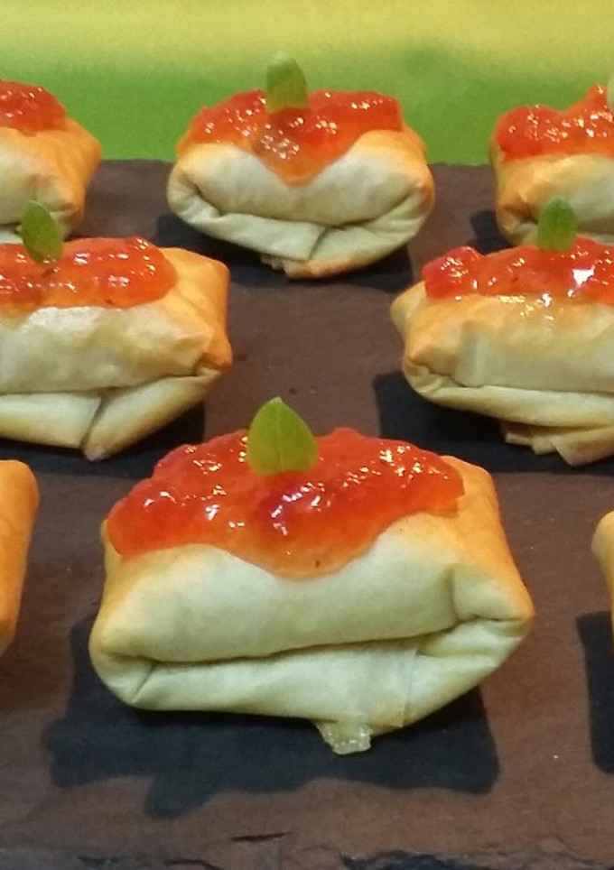 Una foto de Paquetitos de camenbert con mermelada de tomate