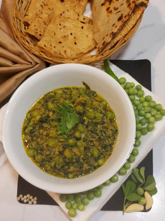 મેથી મટર મલાઈ (Methi Matar Malai Recipe In Gujarati) રેસીપી મુખ્ય ફોટો