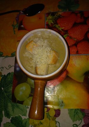 Francia hagymakrémleves recept fotója