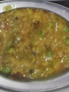 રીગણા ને લીલા વટાણા નો ઓળો(rigan olo recipe in Gujarati) રેસીપી મુખ્ય ફોટો