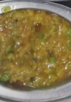 રીગણા ને લીલા વટાણા નો ઓળો(rigan olo recipe in Gujarati) રેસીપી મુખ્ય ફોટો