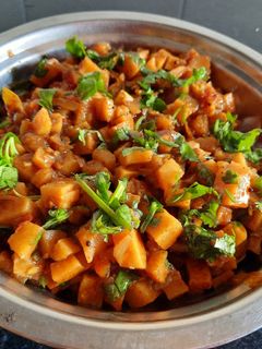 सुरणाची रस्सा भाजी (Suran Rassa Bhaji Recipe In Marathi) रेसिपी चे मुख्य फोटो