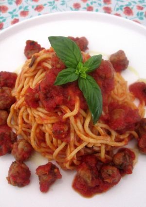 Foto di Chitarrine al sugo con polpettine di melanzane