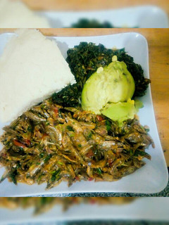 A picture of Omena,kunde,ugali and avocado.