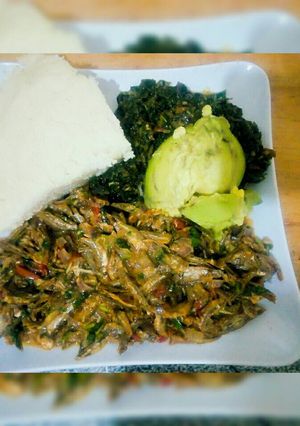 A picture of Omena,kunde,ugali and avocado.