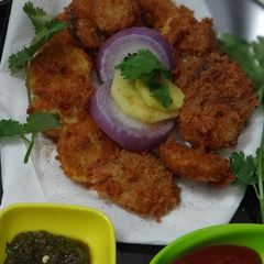 Crispy Aloo Pyaaj Pakoras A picture of Crispy Aloo Pyaaj Pakoras.