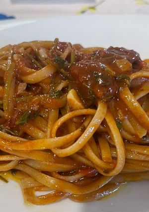 Foto di Linguine con Neonata e Pomodori Freschi