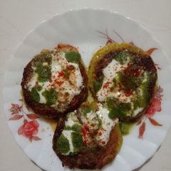 A picture of Aloo tikki chat.