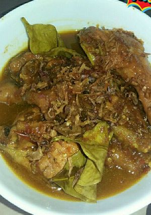 Foto resep Ayam Semur irit bertabur bawang goreng