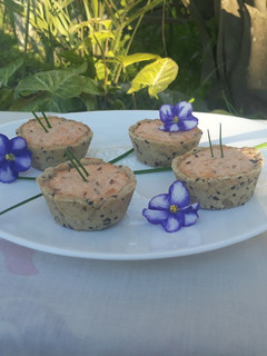 Una foto de Tartaletas de salmón y ricota