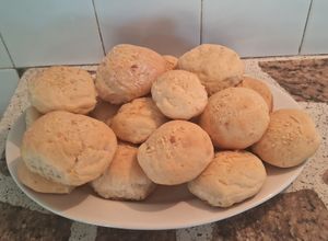 Una foto de Pancitos condimentos con dobles de quesos🧀🥖